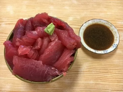 まぐろ贅沢丼