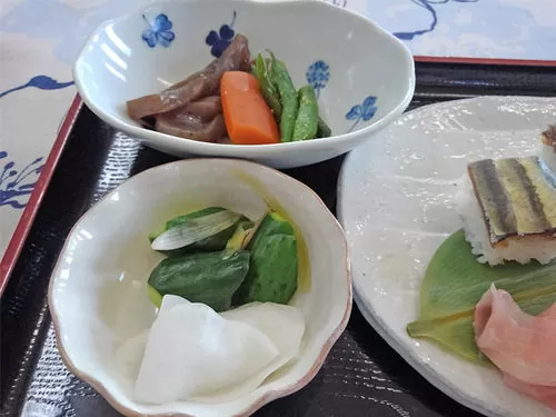 ひしこ押し寿司定食4