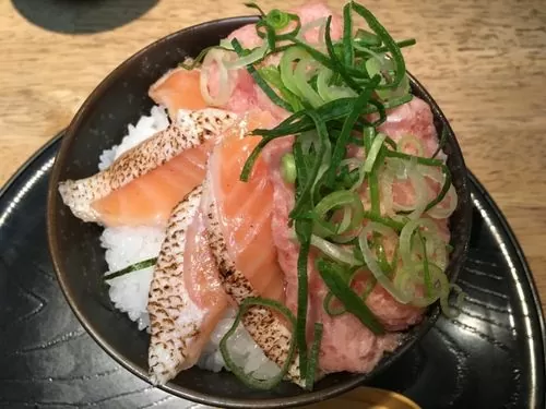 ネギトロサーモン丼