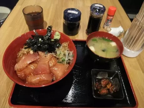 まぐろ丼4