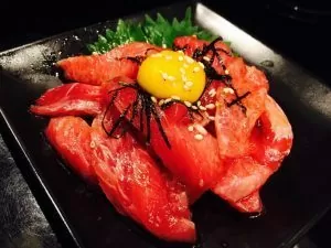 マグロ頬肉ユッケ