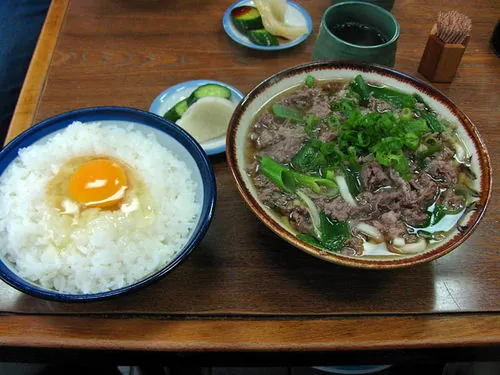 肉うどん・大玉（おおたま）