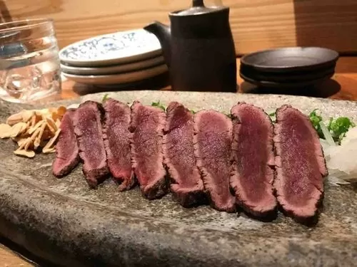 馬肉の炙りタタキ