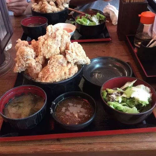 デカ盛り唐揚げ丼