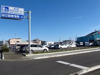 あかつ水産の駐車場