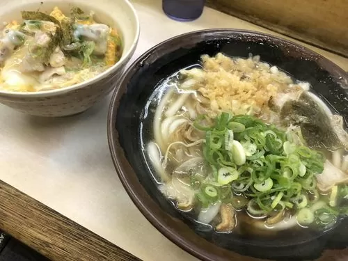 かすうどんと親子丼セット