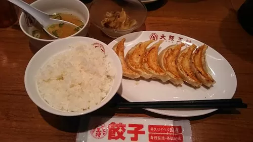 焼き餃子とご飯のセット