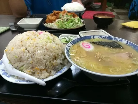 炒飯半ラーメン定食