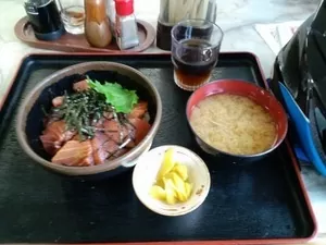 マグロ丼