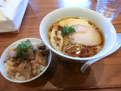 「醤油らぁめん」「ブタめし」