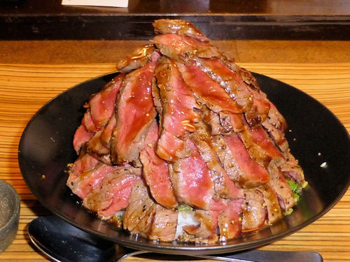 「ステーキ丼＋肉トリプル＋ライス特盛り」の画像