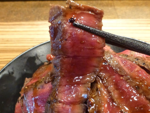 「ステーキ丼＋肉トリプル＋ライス特盛り」の画像２