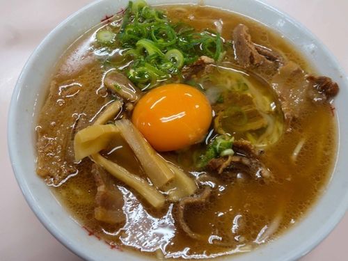 「中華そば中盛肉入 + 生玉子」の画像