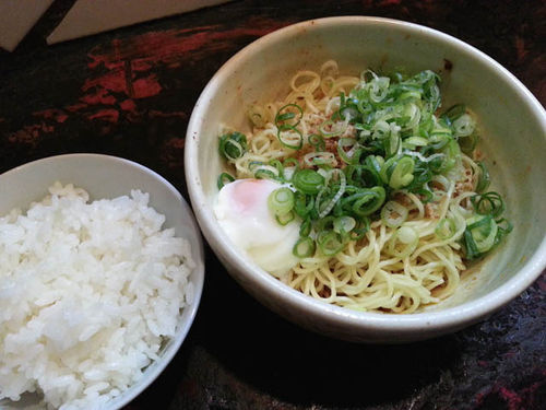 「元祖汁なし担々麺＋温玉」「ごはん」の画像