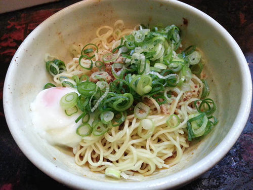 「元祖汁なし担々麺＋温玉」の画像