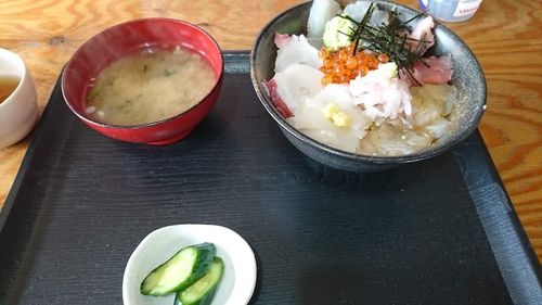 地魚海鮮丼