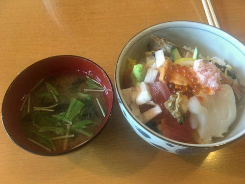 「彩り海鮮丼」の画像