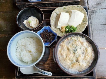 「湯葉丼＋湯葉刺しのセット」の画像