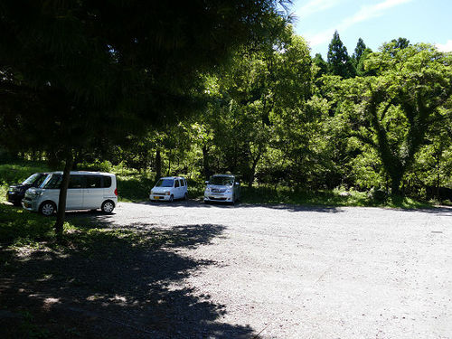 「炭火地鶏の店 らくだ山」駐車場の画像