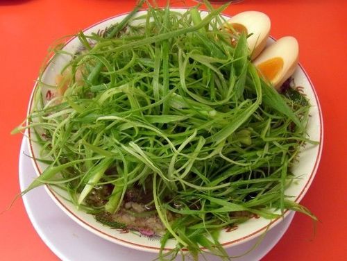 「特製醤油九条ネギ味玉ラーメン」の画像