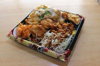 「豚玉丼から揚げチキンカツ弁当」の画像