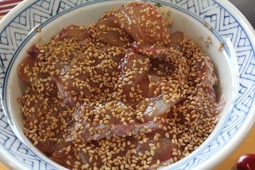 「鯛の漬け丼」の画像