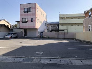 「うなぎの宿 住吉」駐車場の画像２