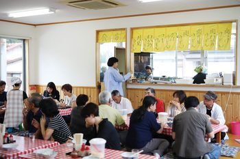 「みうらうどん」の店内画像