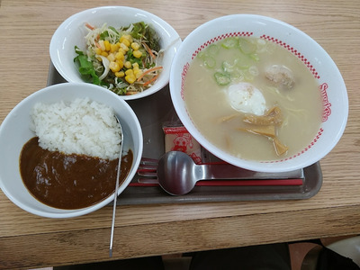 「ラーメン＋カレー・サラダセット」の画像