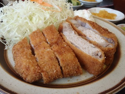 ロースとんかつ定食２枚目