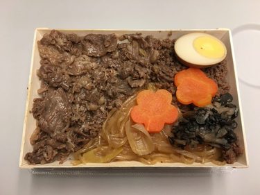 富嶽あしたか牛すき弁当２枚目