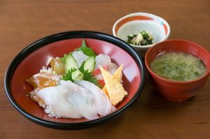 金目三色丼