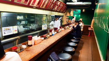 「東京餃子楼 三軒茶屋本店」の店内画像