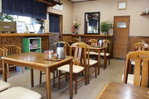 武蔵屋食堂の店内