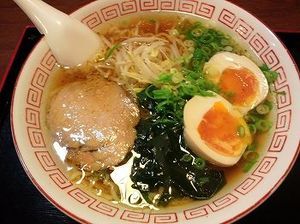 「牛骨出汁のラーメン各種」の画像２