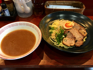 「牛骨しょうゆチャーシューつけ麺」の画像