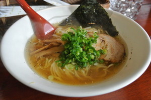 「牛骨ラーメン しょうゆ（極み白）」の画像